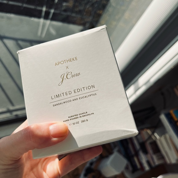 Apotheke x J.Crew Limited Edition Sandalwood and Eucalyptus Candle 10 Oz - Picture 5 of 5